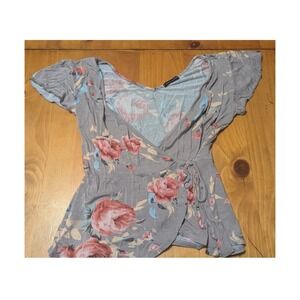 Sweet Claire Floral Wrap Top Short Sleeve Women's Gray Pink‎ Roses